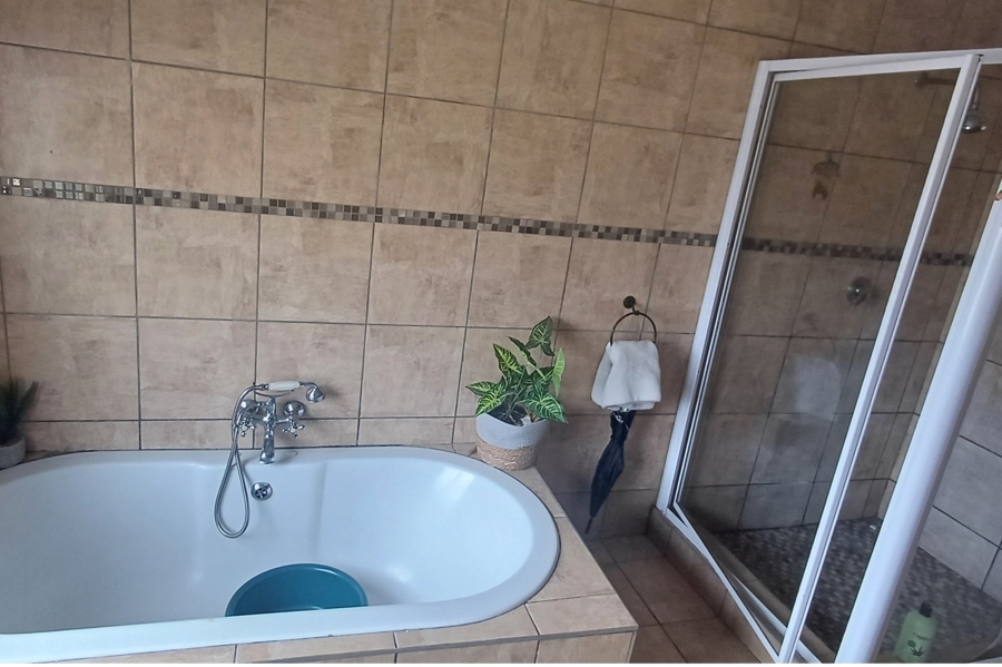 3 Bedroom Property for Sale in Pacaltsdorp Western Cape